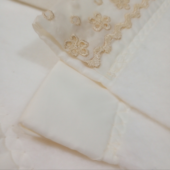 Vintage Wool Blanket With Floral Embroidered Satin Trim Ivory/Gold - Picture 6 of 8